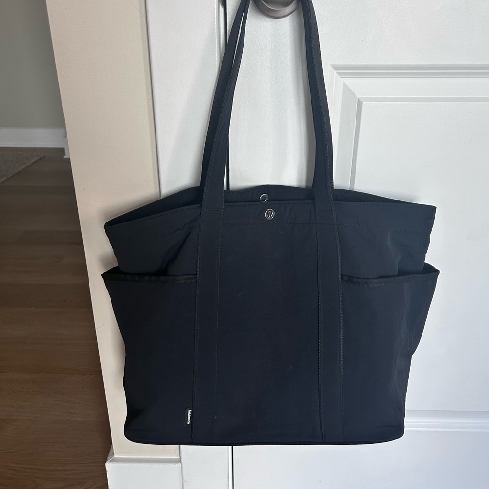 Lululemon Daily Multi-Pocket Tote Bag 20L